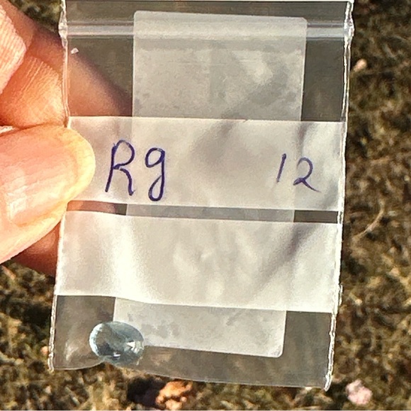 Top colour 1.95 carat natural sapphire gemstone heated - Picture 5 of 17